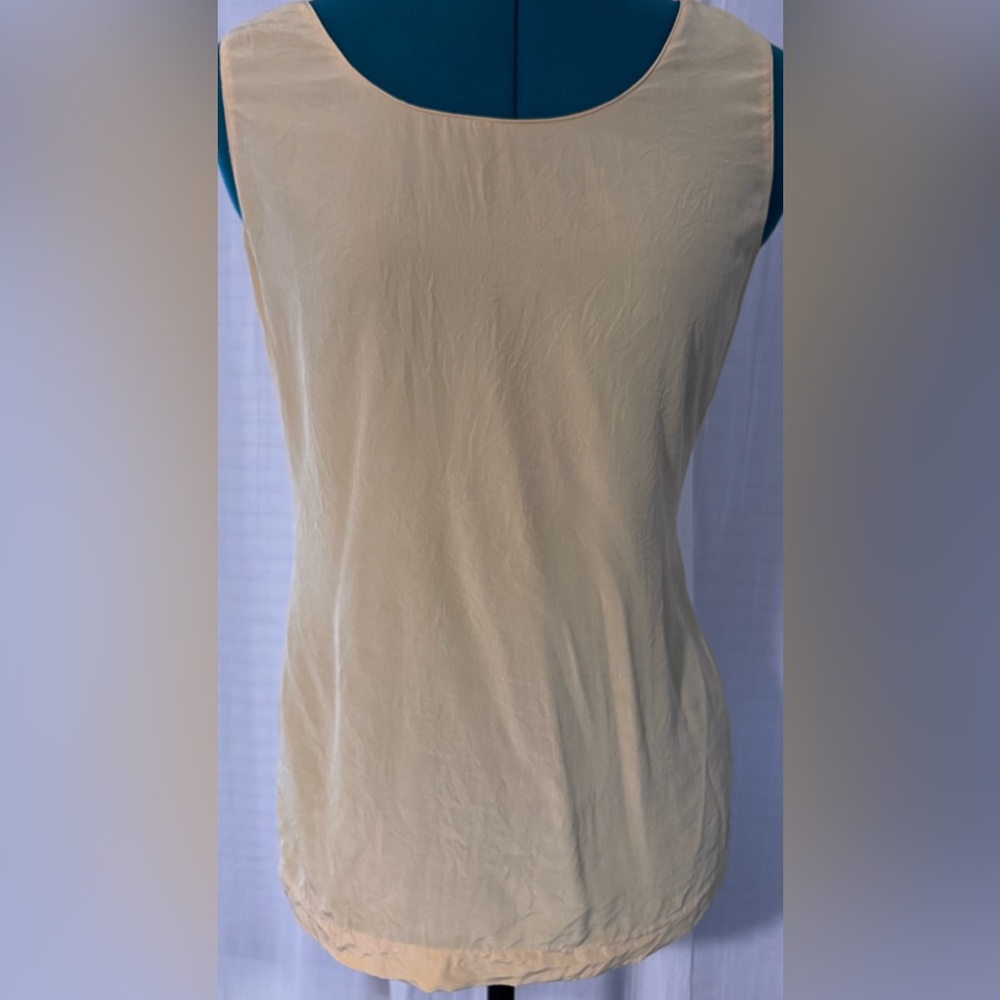 100% Silk! Liz Claiborne Collection. Sleeveless Top. Cream/Naples Yellow Color.